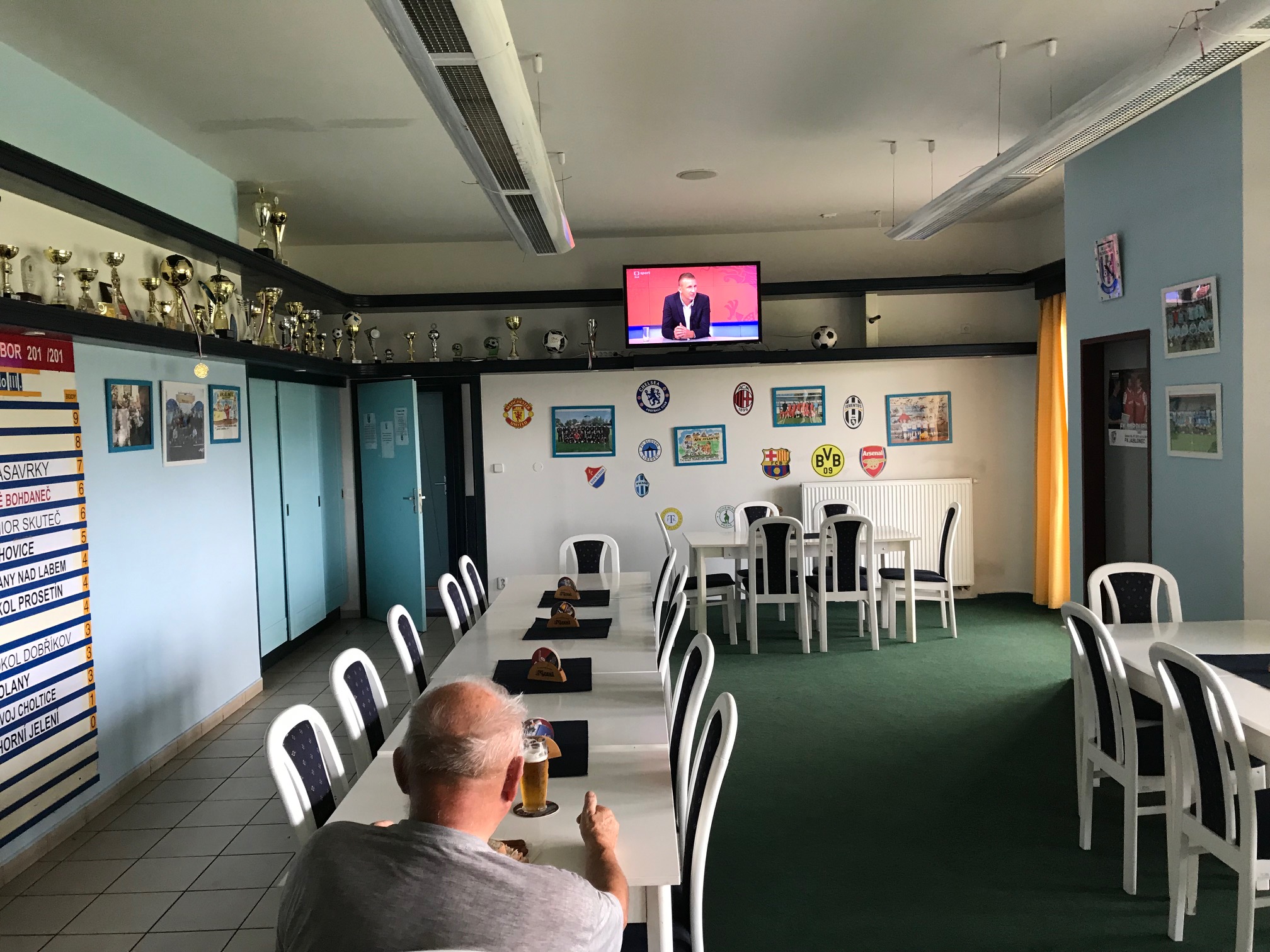 Ligové VIP prostory dnes slouží i jako bufet pro veřejnost.
